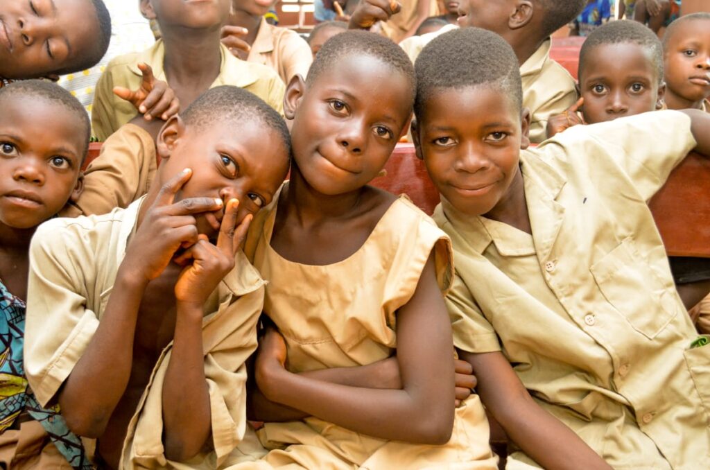 Don de fourniture scolaire aux élèves handicapés.